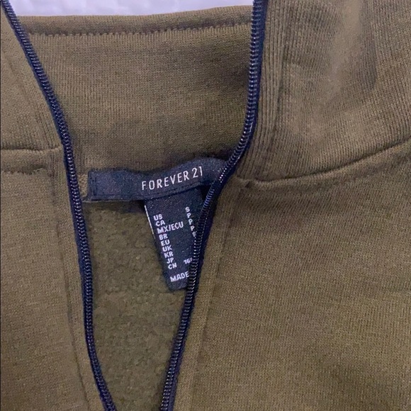 Forever 21 cropped quarter zip - Picture 3 of 3